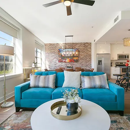 French Quarter Oasis: Spacious 4-bedroom Apartment