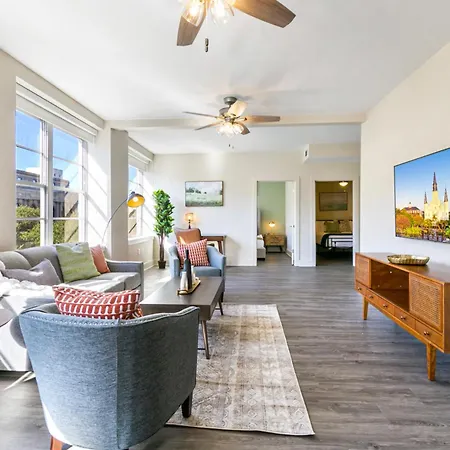 Steps To French Quarter Rooftop & Gym Sleeps 12 Apartment New Orleans