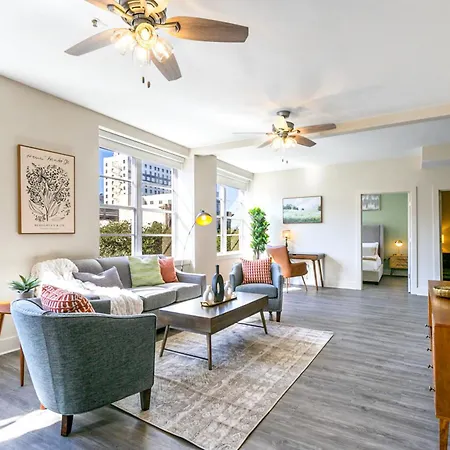 Steps To French Quarter Rooftop & Gym Sleeps 12 * New Orleans