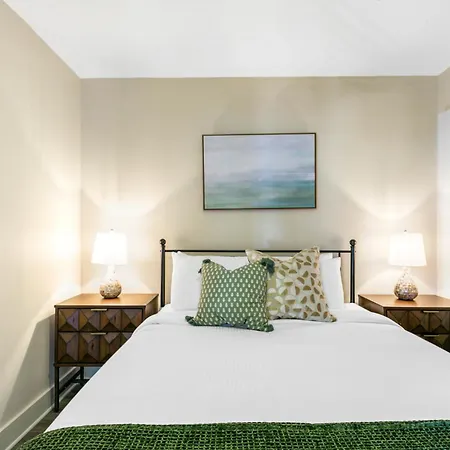 Steps To French Quarter Rooftop & Gym Sleeps 12 New Orleans