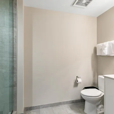 Steps To French Quarter Rooftop & Gym Sleeps 12 Apartment