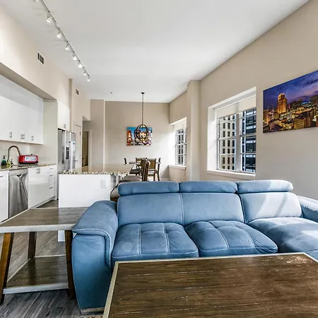 Spacious A Short Ride Away From Superdome Apartment