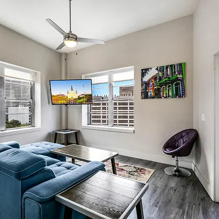 Spacious A Short Ride Away From Superdome