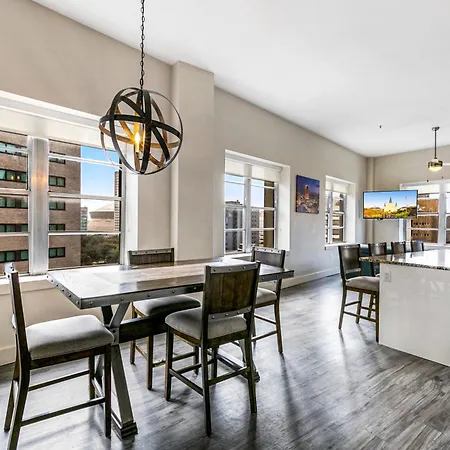 Apartment Spacious A Short Ride Away From Superdome *