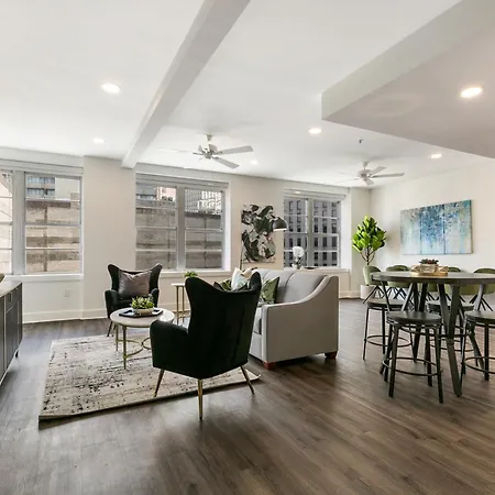 Spacious Luxury 4br Moments From French Quarter Apartment *