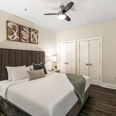 Spacious Luxury 4br Moments From French Quarter Apartment *
