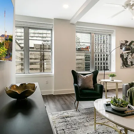 Spacious Luxury 4br Moments From French Quarter Apartment