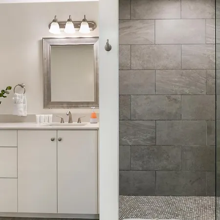Apartment Chic 4br In California Building