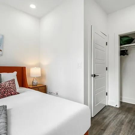Chic 4br In California Building *