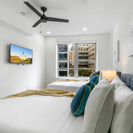 Chic 4br In California Building Apartment *