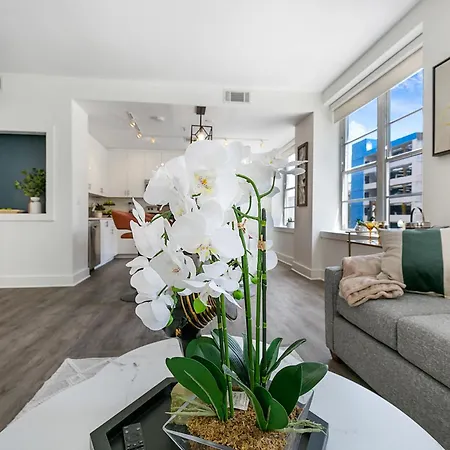 Apartment Chic 4br In California Building