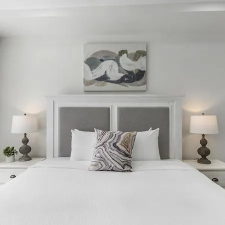 Chic 4br In California Building Apartment