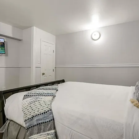 Carondelet Street Spacious Close To French Quarter * New Orleans