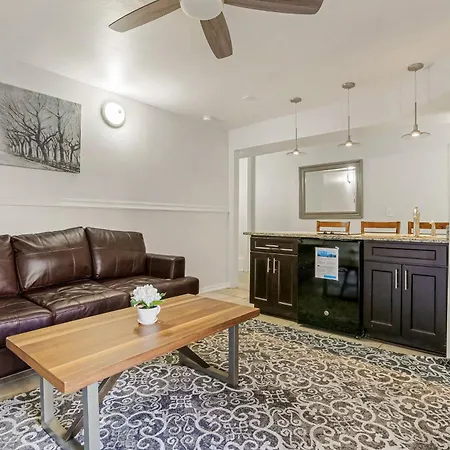 Carondelet Street Spacious Close To French Quarter *