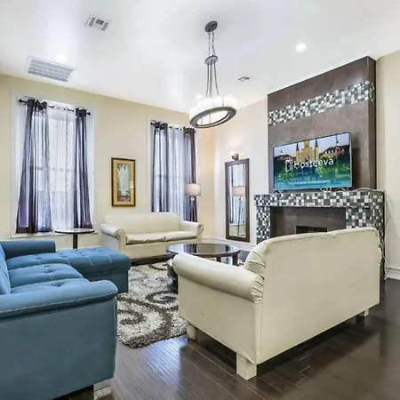 Carondelet Street Spacious Close To French Quarter *