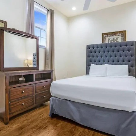 Carondelet Street Spacious Close To French Quarter Apartment *