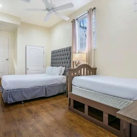 Carondelet Street Spacious Close To French Quarter *