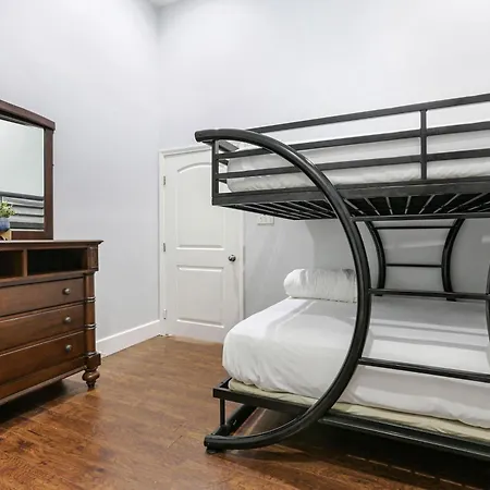 Carondelet Street Spacious Close To French Quarter Apartment New Orleans