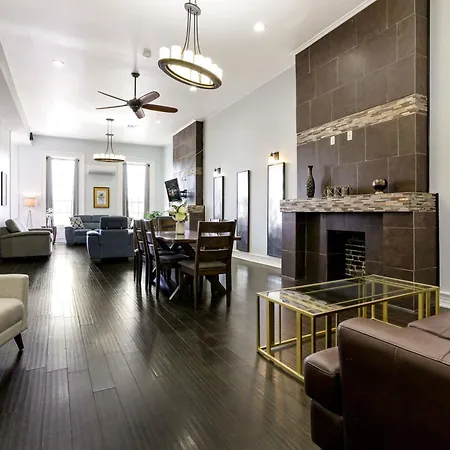 Carondelet Street Spacious Close To French Quarter Apartment