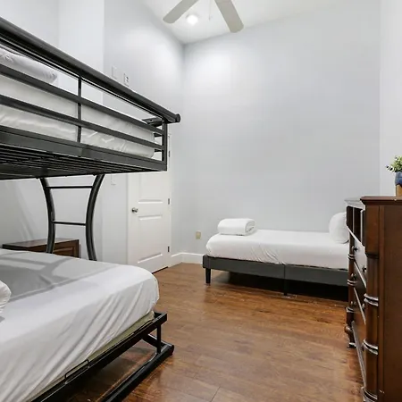 Carondelet Street Spacious Close To French Quarter New Orleans