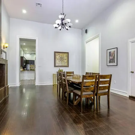Carondelet Street Spacious Close To French Quarter *