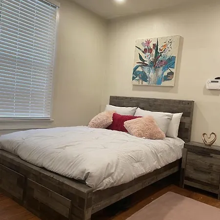 3 Nights Minimum, Parade Route, Entire Home, Magazine St *