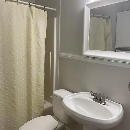 3 Nights Minimum, Parade Route, Entire Home, Magazine St New Orleans
