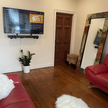 Apartment 3 Nights Minimum, Parade Route, Entire Home, Magazine St *