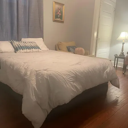 Apartment 3 Nights Minimum, Parade Route, Entire Home, Magazine St