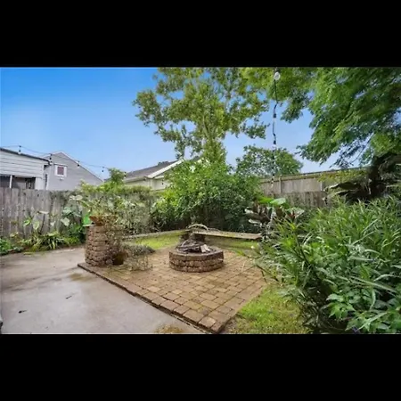 Apartment 3 Nights Minimum, Parade Route, Entire Home, Magazine St New Orleans