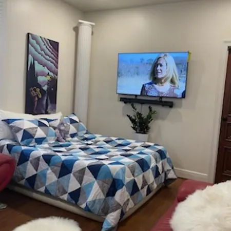 3 Nights Minimum, Parade Route, Entire Home, Magazine St