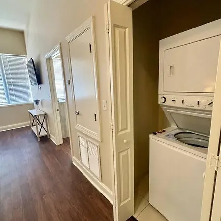 Apartment Spacious 1br Near French Quarter With Pool & Gym