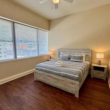 Spacious 1br Near French Quarter With Pool & Gym