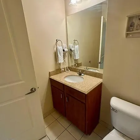 Spacious 1br Near French Quarter With Pool & Gym *
