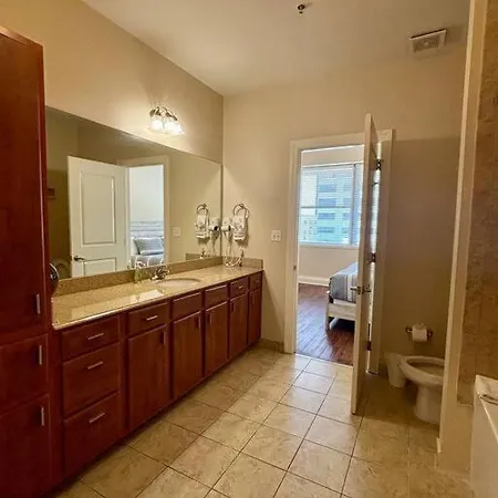 Spacious 1br Near French Quarter With Pool & Gym New Orleans