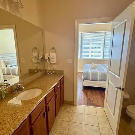 Spacious 1br Near French Quarter With Pool & Gym *