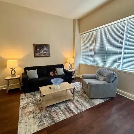 Spacious 1br Near French Quarter With Pool & Gym