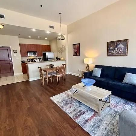 Spacious 1br Near French Quarter With Pool & Gym Apartment