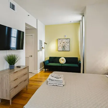 Delightful Downtown Modern