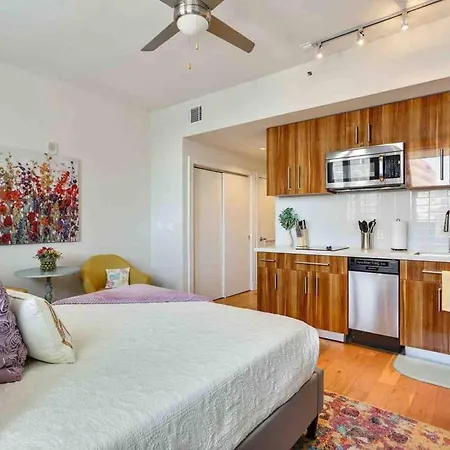 Delightful Downtown Modern Apartment New Orleans