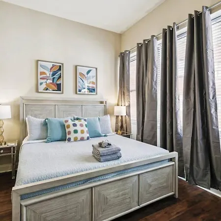 Delightful Downtown Modern Apartment New Orleans