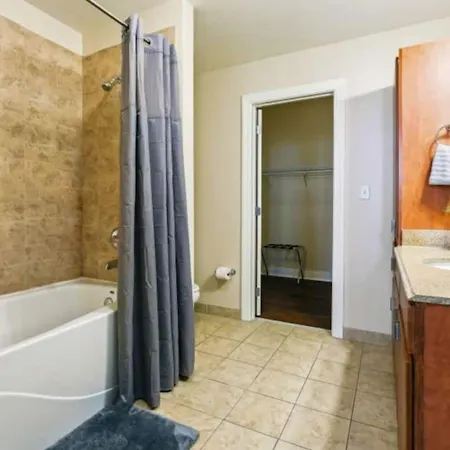 Delightful Downtown Modern * New Orleans