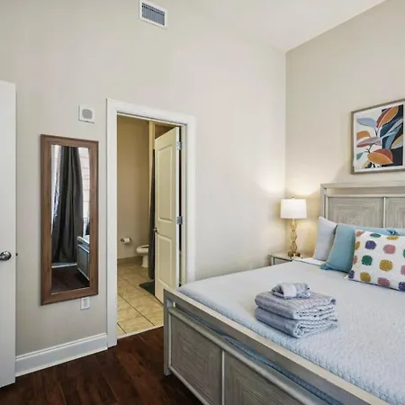 Delightful Downtown Modern Apartment New Orleans