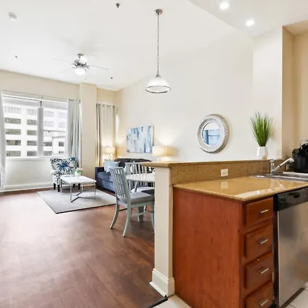 Apartment Delightful Downtown Modern