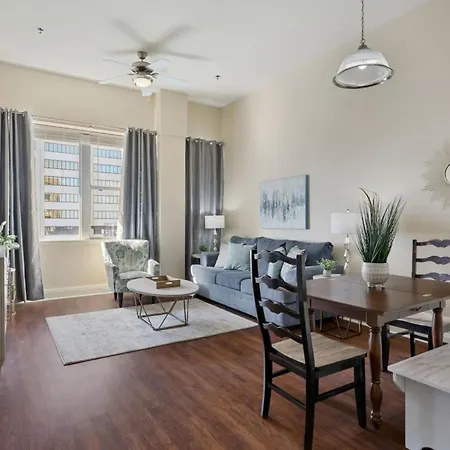 Delightful Downtown Modern Apartment New Orleans