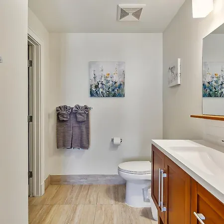 Delightful Downtown Modern * New Orleans