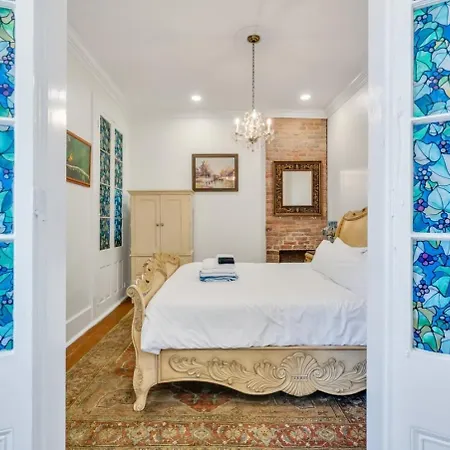 Holiday home Elegant 3br Historic With Pool - Steps To Fq