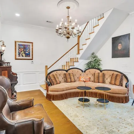 Holiday home Elegant 3br Historic With Pool - Steps To Fq