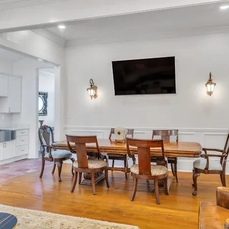 Elegant 3br Historic With Pool - Steps To Fq Holiday home *