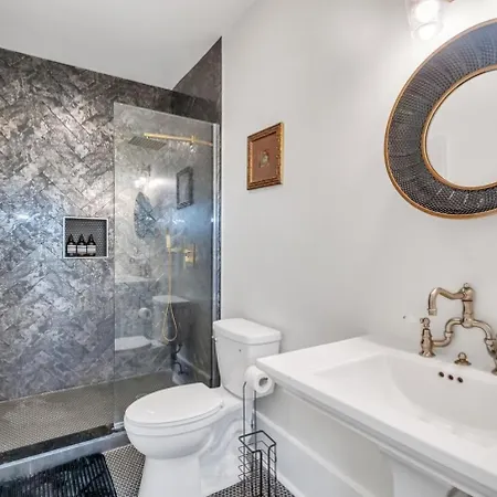 Holiday home Elegant 3br Historic With Pool - Steps To Fq